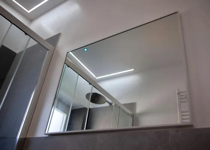 Modern And Stylish Flat Next To Metro Roma